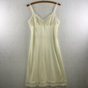 VTG Vassarette Babydoll Lace Trim Slip Dress Sz S Ivory Bridal Coquette Feminine
